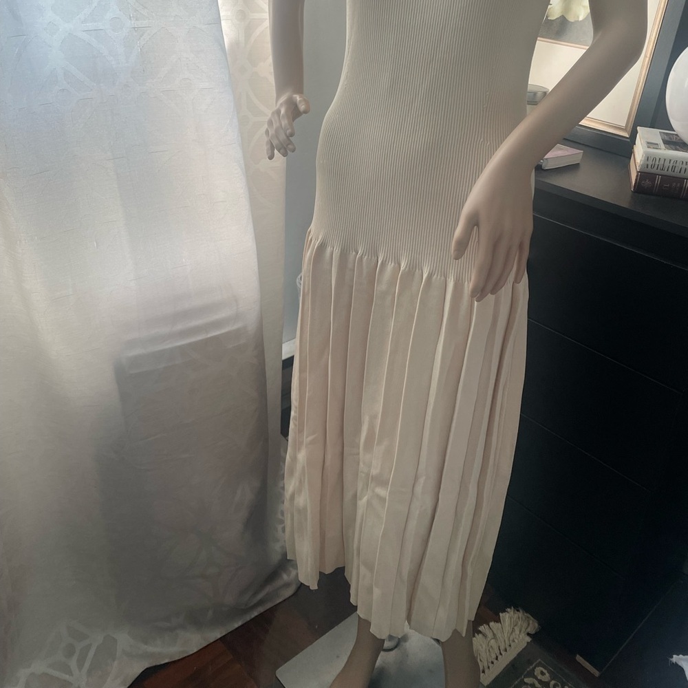 Elegant Cream Sleeveless Dress